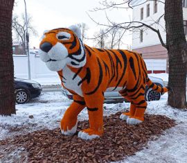 Возле Управление Капитального Строительства города Витебска установили фигуру тигра.